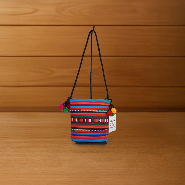  กระเป๋าสะพายข้างลายจิกเชียงราย 