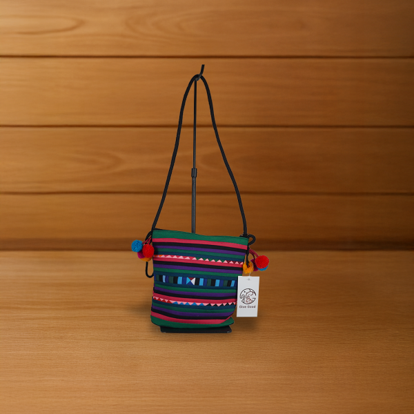  กระเป๋าสะพายข้างลายจิกเชียงราย 