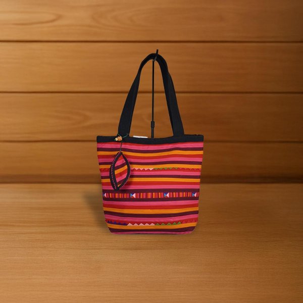  กระเป๋าถือผ้าทอมือ 